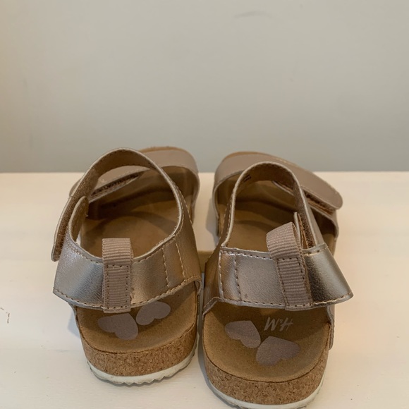 H&M toddler/girls blush gold sandals. Size 9.5 - Picture 2 of 9